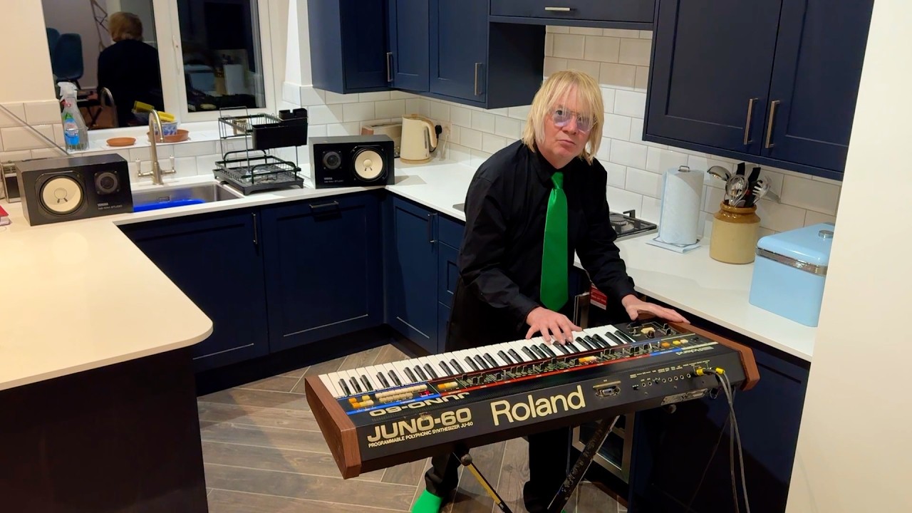 KITCHEN KEYBOARD DRAMA !!
