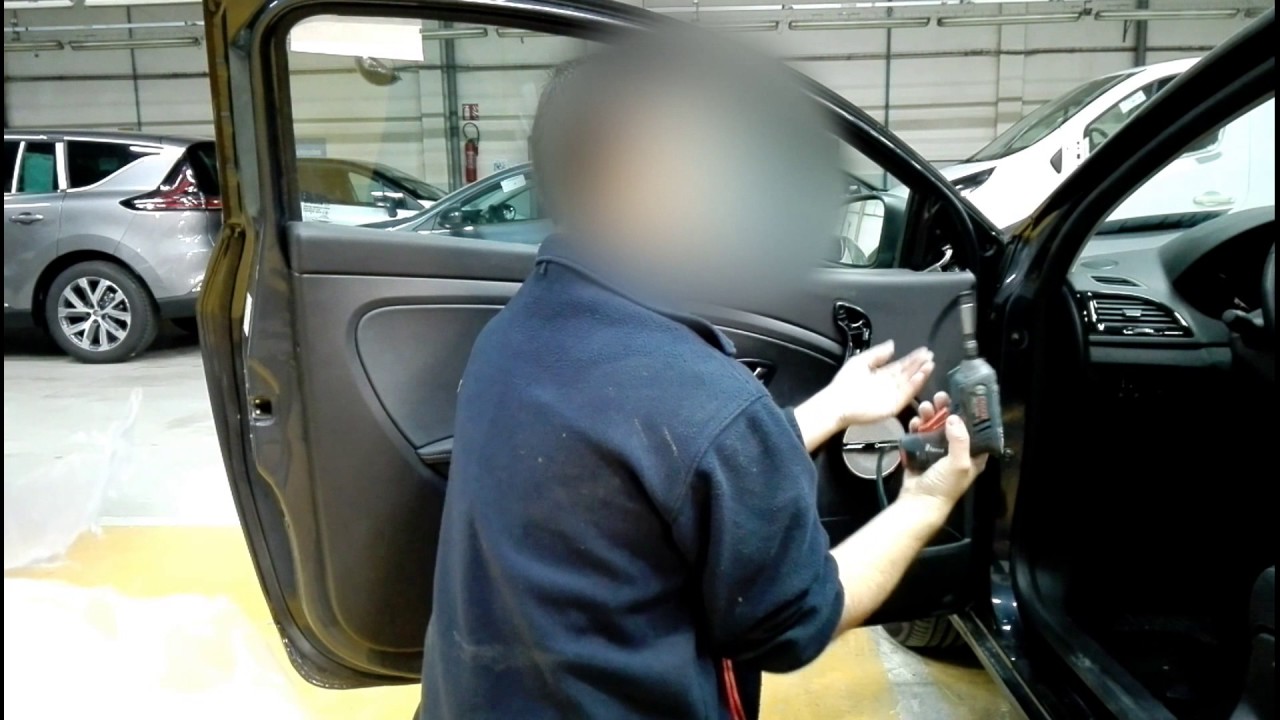 Tuto démontage habillage de porte Renault Megane 3 coupé / disassembly door Renault short Megane 3