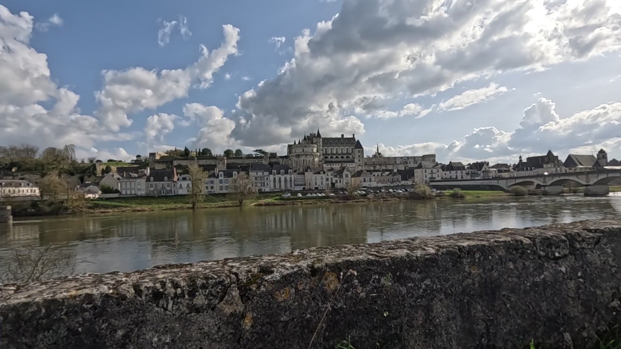 Ballade vélo sur un Tronçon de la Loire à vélo arrivée à Amboise Part 2.