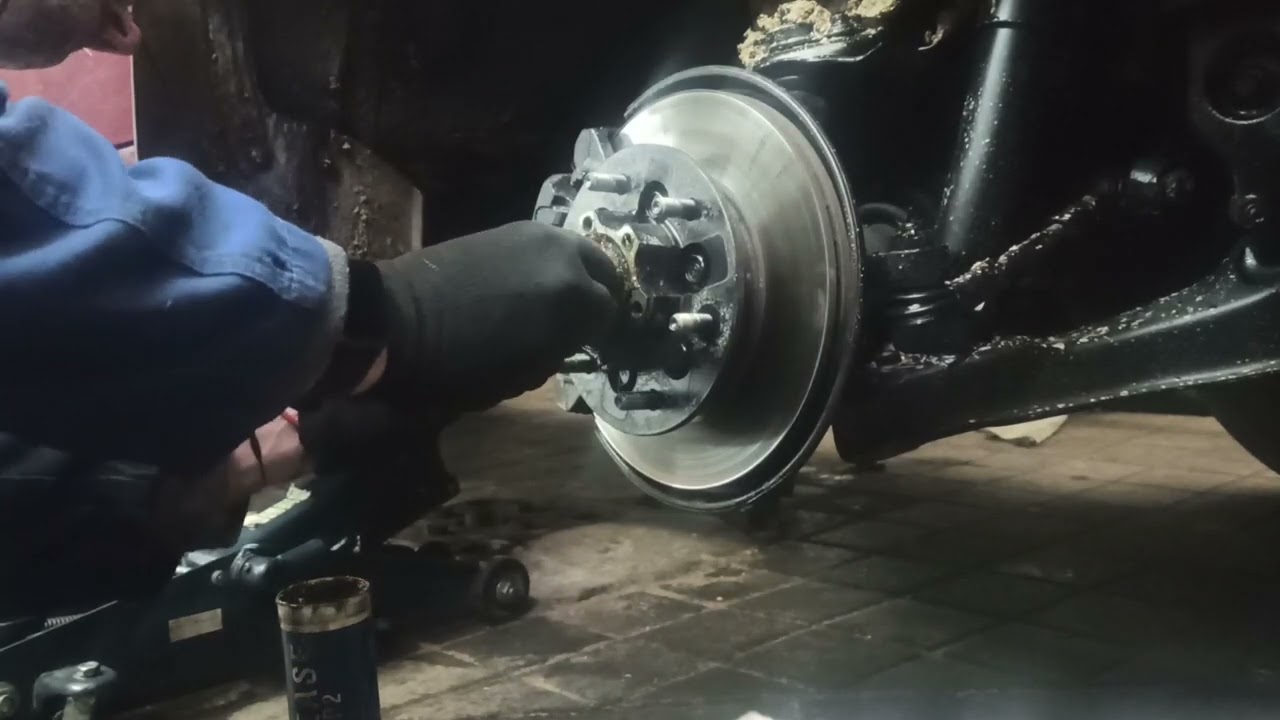 RUIDO EN LOS LIBERADORES DELANTEROS DEL 4×4 OPEL FRONTERA LO SOLUCIONAMOS HACIÉNDOLE EL MANTENIMIENT