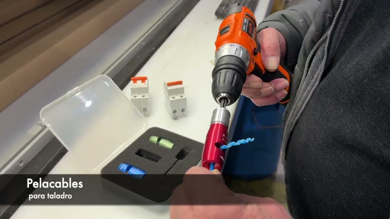 Pelacables automático para taladro