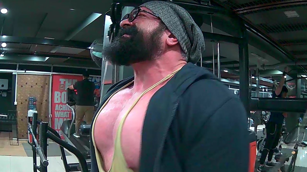 @yaskhang79 Calves and Chest Training with Coach @JansherJR 