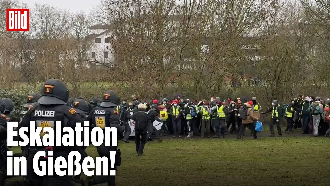 Demo in Gießen: Polizei stürmt auf Anti-AfD-Demonstranten zu