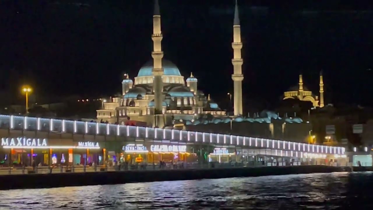 magnifique promenade la nuit Istanbul