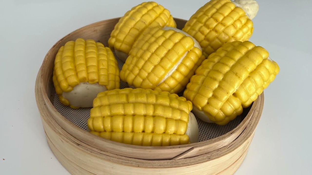 用胡萝卜做的胖乎乎的玉米形状馒头不喜欢都难: Corn-shaped steamed buns made with carrot, corn patterned steam bun Mantou.