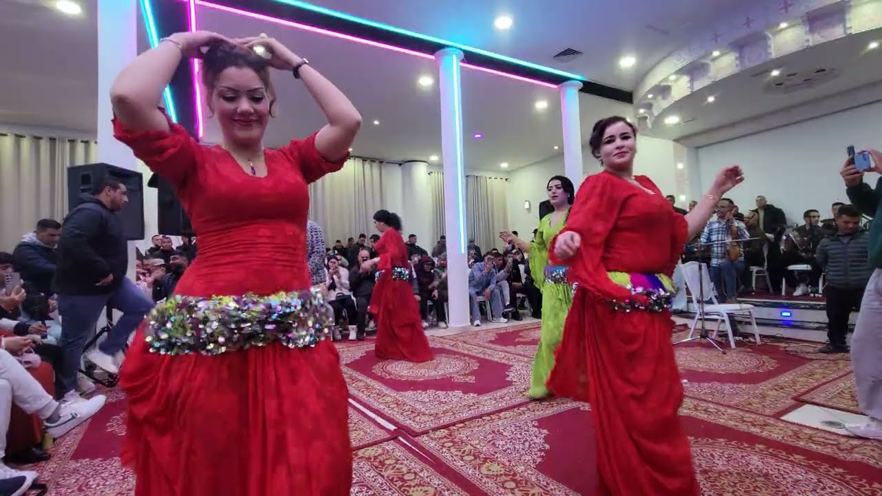 سهرة النشاط و المواقف الطريفة و النغمة الأمازيغية مع مجموعة لحسن لخنيفري و شيخات الاطلس شيخة هدى