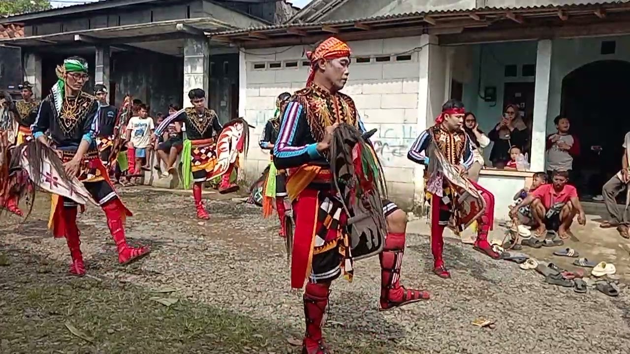 Tari kreasi PRAJURITAN||ebeg banyumasan TURONGGO SETO ft karawitan ASRI BUDAYA srowot 