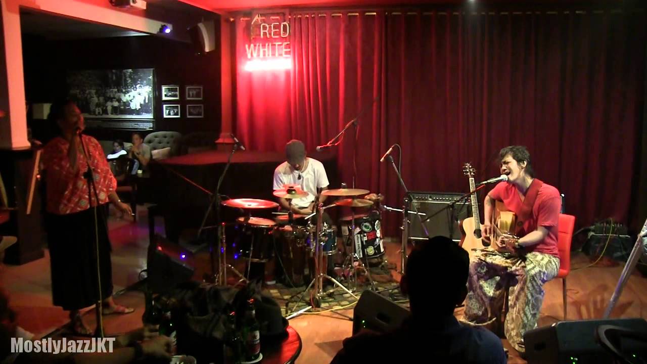 Matajiwa ft. Bonita - Cukup dalam Hati ~ The Maze @ Mostly Jazz 12/04/14 [HD]