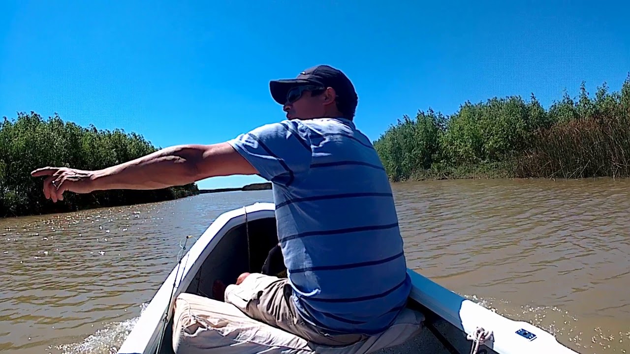 Canobote motor Honda 5hp 4t navegando en arroyos