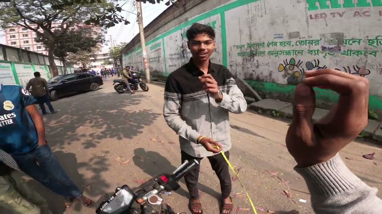 ওদের স্কুলের সামনে কি কাজ?🥴  #foryou #viral #viralvideo #vlog #funnyvideos #motovlog #Bangladesh