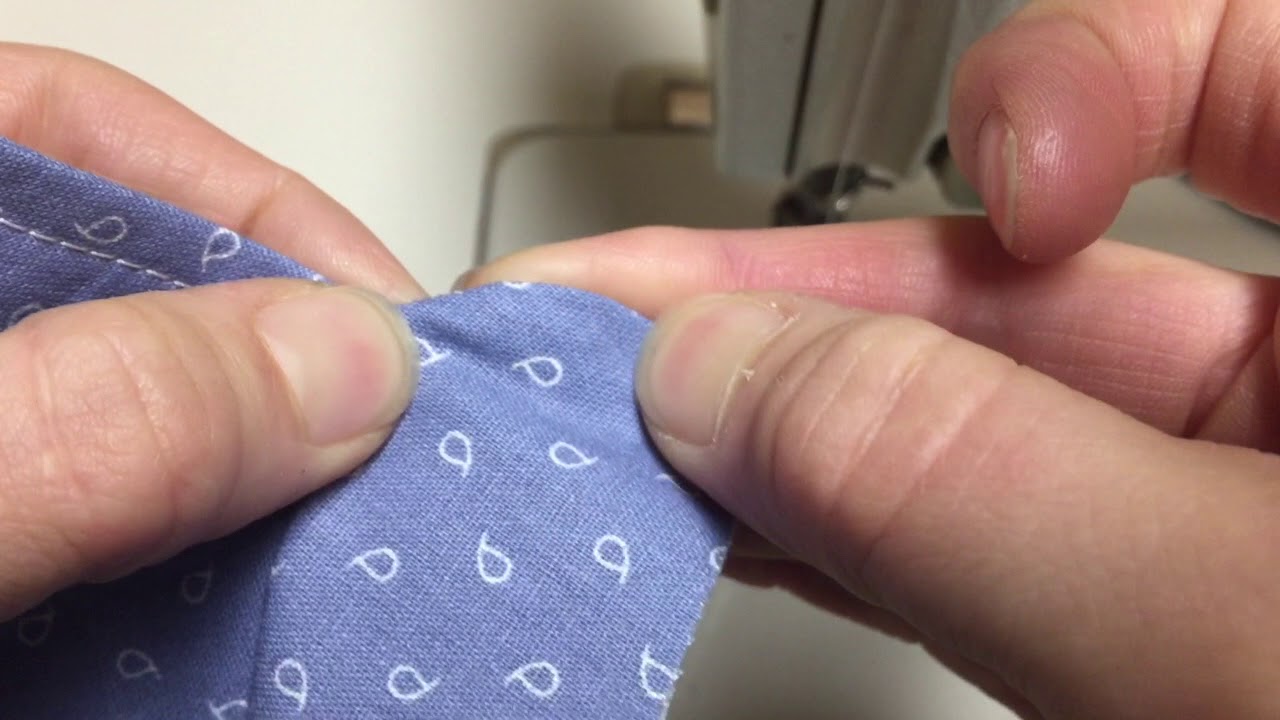 Montage du col chemisier avec pied de col