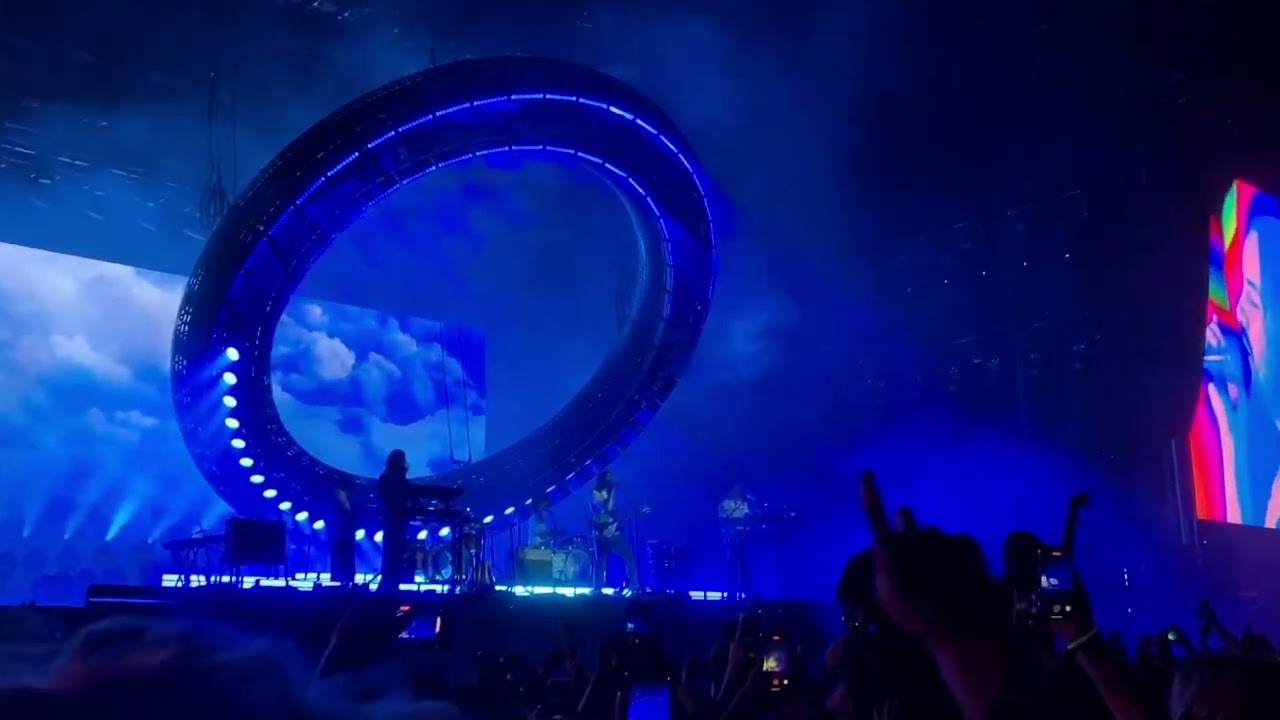 Tame Impala @ Rock en Seine 2022 : «  Let It Happen » (+ intro)