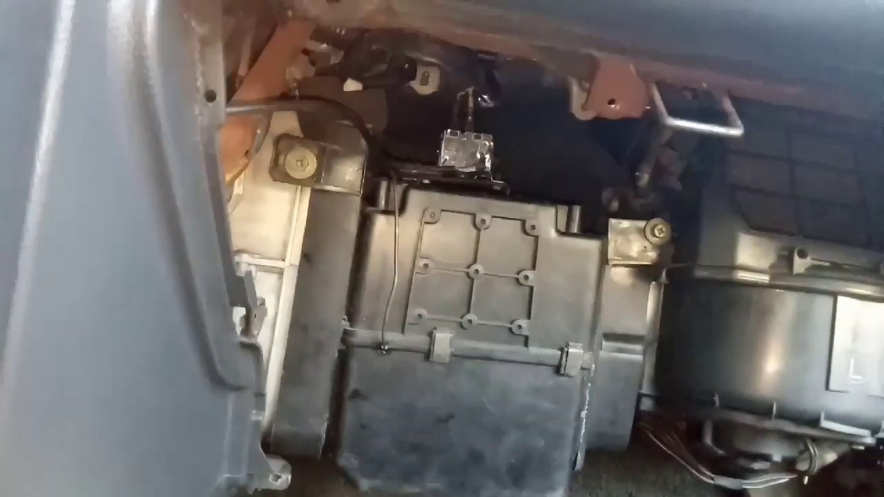 Paano magpalit ng manual thermostat sa Toyota corolla small body 1992 model