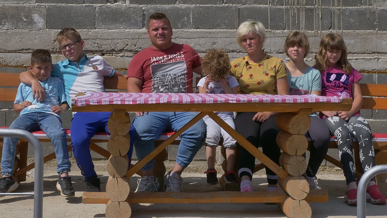 Sedmeročlanoj porodici treba još samo krov