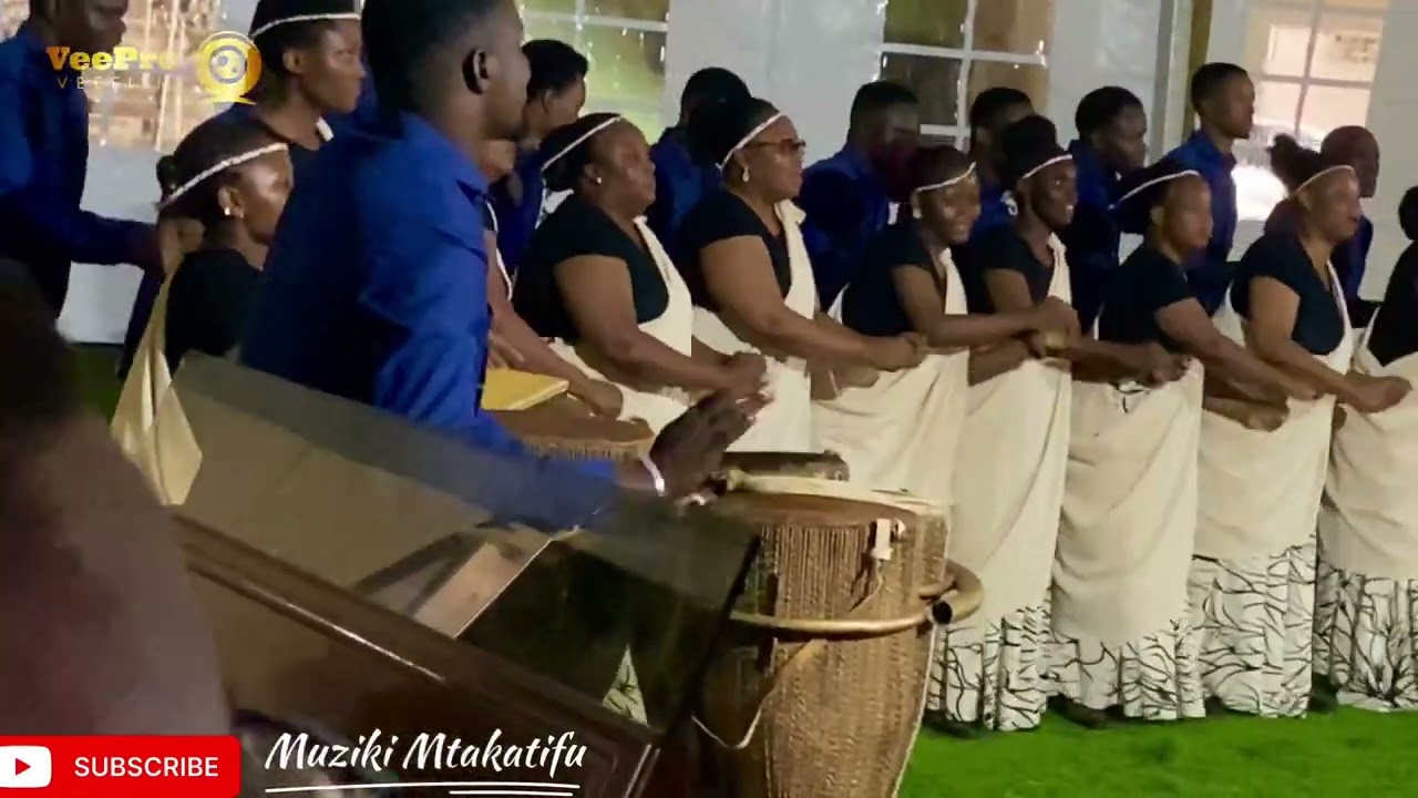 Hakuna kama Mungu by Peter Mboye ukiimbwa na Kwaya ya Familia Takatifu-Mwenge DSM 🔥