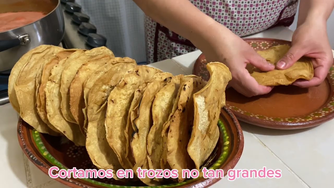 Chilaquiles rojos con bistec fácil y rápido 