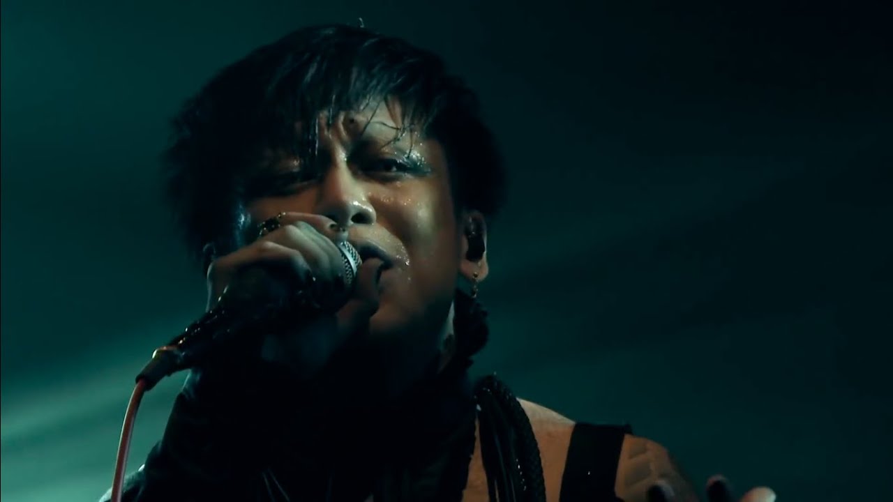 DIR EN GREY - 艶かしき安息、躊躇いに微笑み [eng sub] LIVE HD