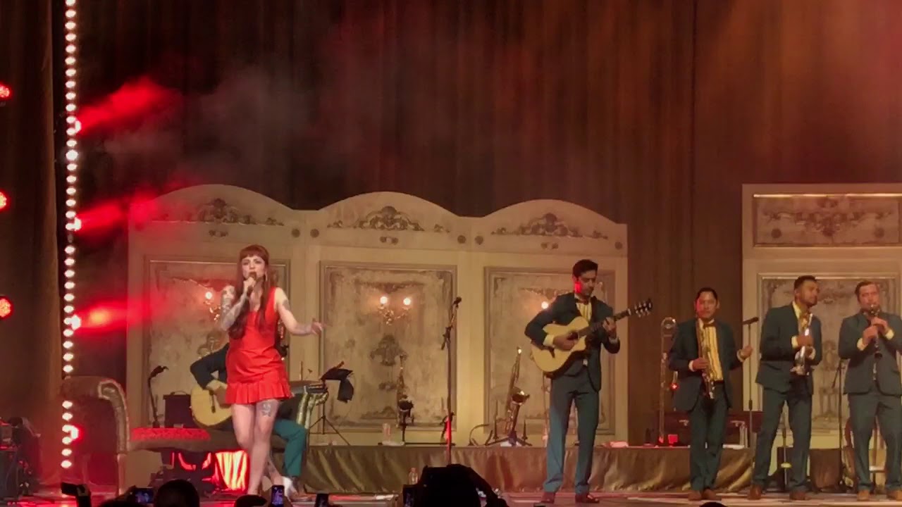 Mon Laferte - Vuelve porfavor - Ciudad de México Amárrame Tour 2017 Auditorio Nacional