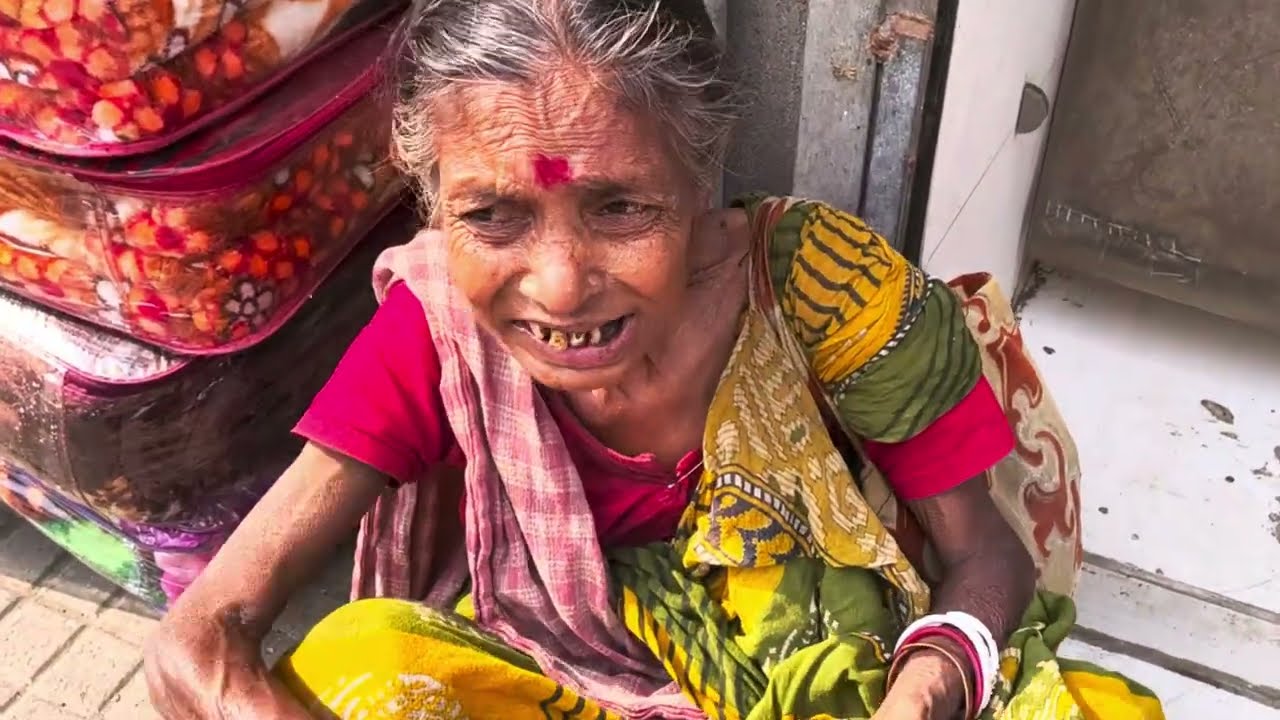 টাকা না থাকায় সকাল থেকে সারাদিন না খেয়ে আছে দিদা.