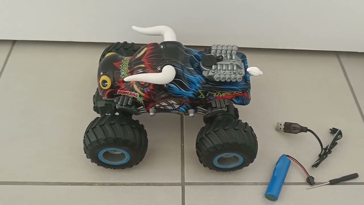 iBlivers Voiture T&eacute;l&eacute;command&eacute;e, Monster Truck RC, La voiture poss&egrave;de des effets lumineux et sonore