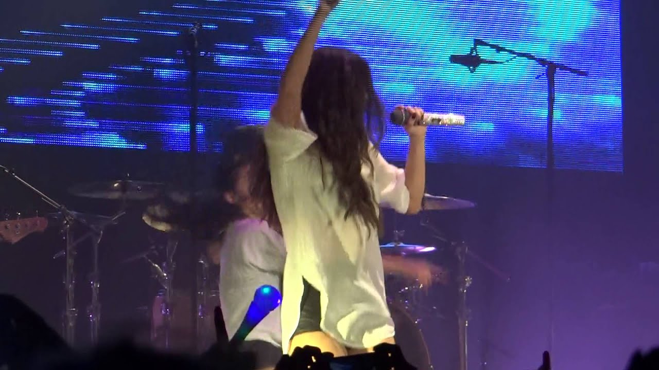Selena Gomez - Round & Round, Amsterdam 2013