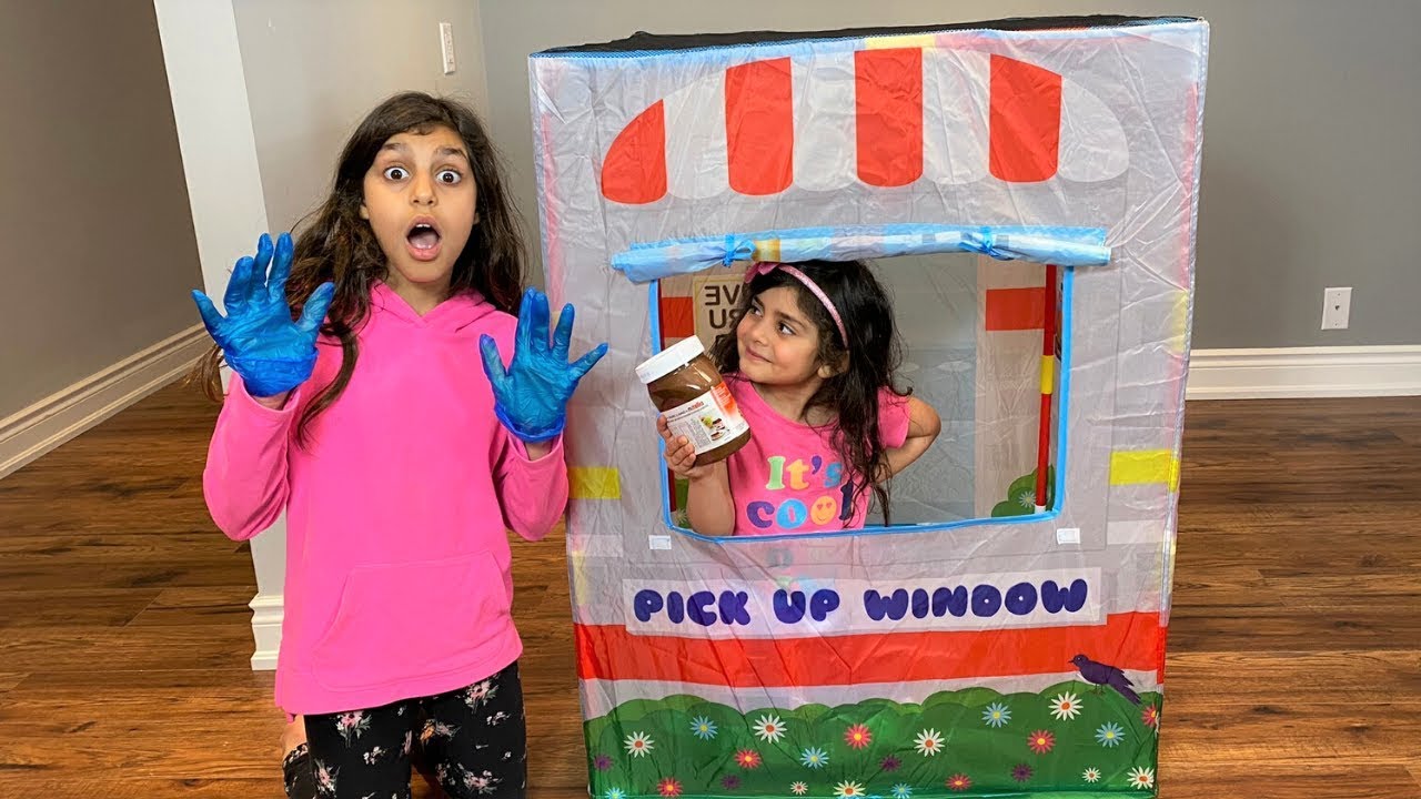 Deema Play buying Food from Store story
