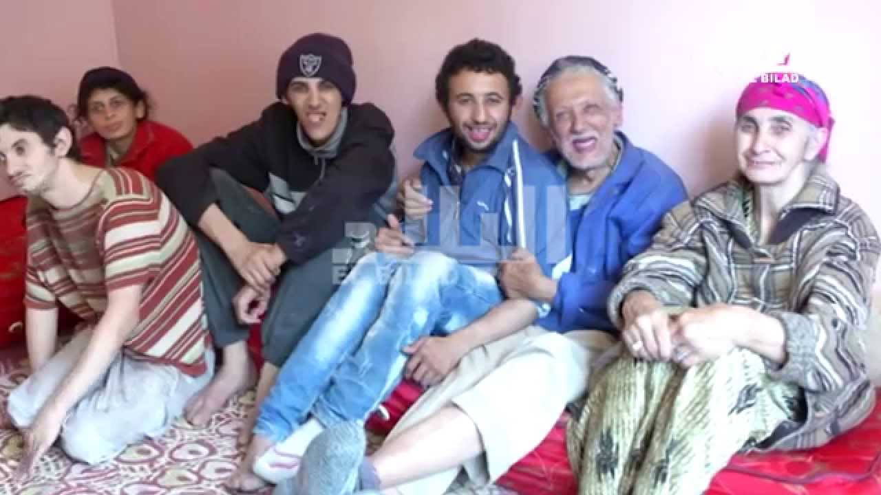7 معاقين من أسرة جزائرية واحدة .. يعيشون مأساة حقيقية .. ويحيوْن حياةً لا تليق بالبشر