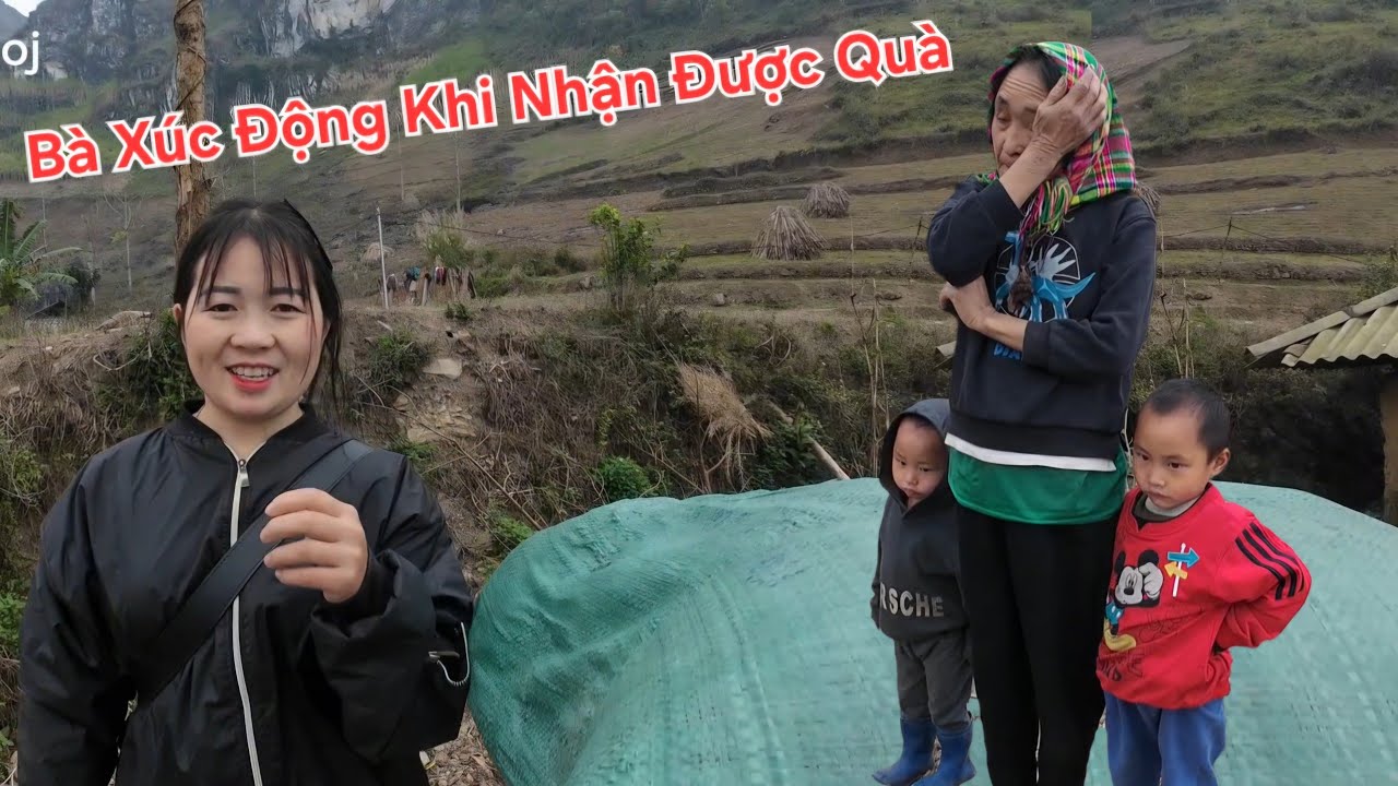 2 Vợ Chồng Cháu Chứ Đi Trao Quà Cho 3 Bà Cháu Bà Xúc Động Khóc Nức Nở