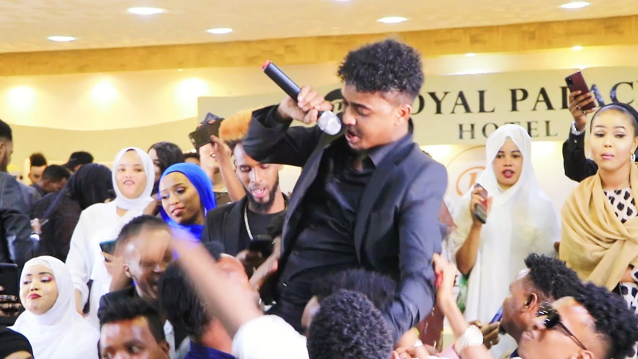 CABDI YARE OO WACDARO YAAB LEH KA DHIGAY SHOWGII MUQDISHO