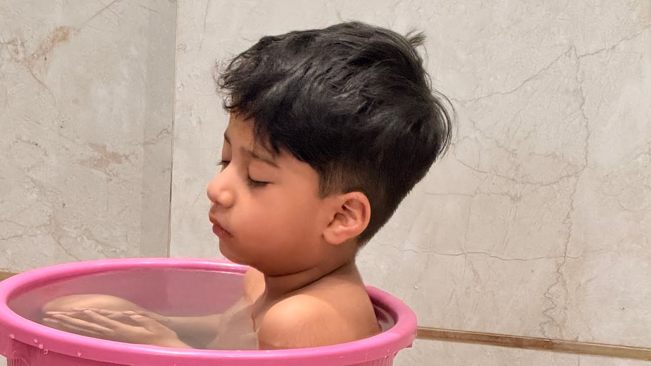 Tejas bucket mein hi ninny karne laga  