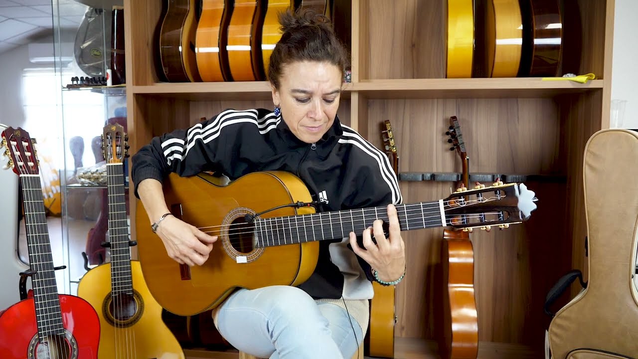 Guitarra Flamenca Hermanos Sanchís Soleá en acabado Oro Viejo