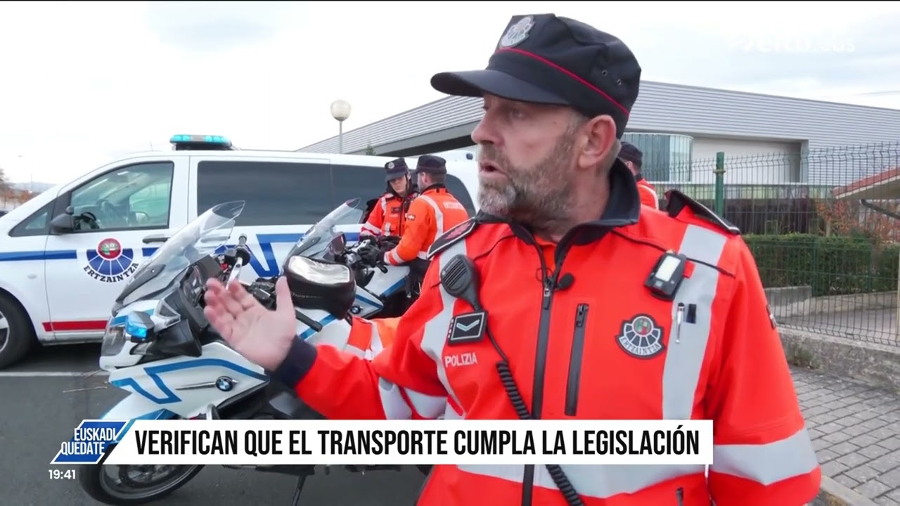#EITB | Joseba Calle, agente primero de la UTTA, realizando un control de transporte de menores