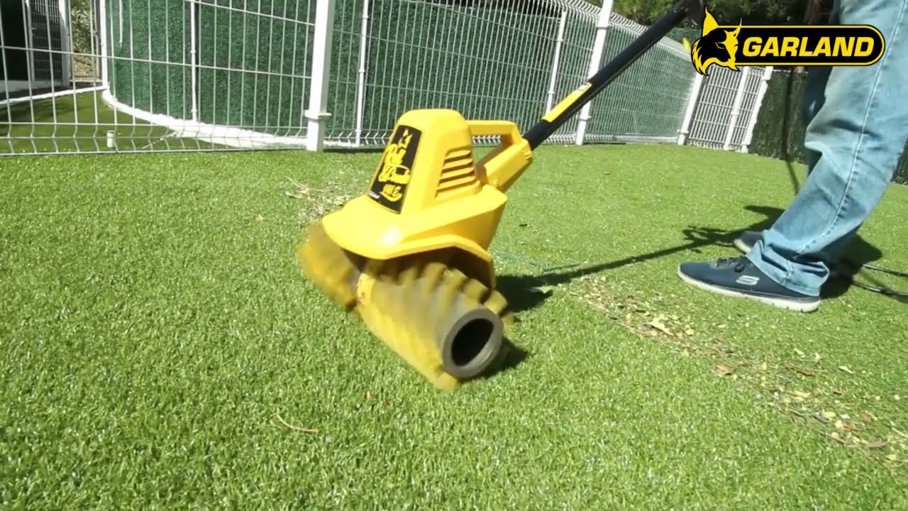 Balayeuse à gazon artificiel électrique 300 watts pour 75m2 | GARLAND ROLL & COMB 141E