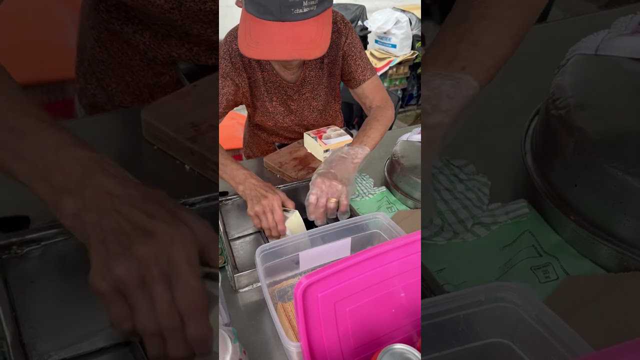 The iconic &lsquo;dirty&rsquo; ice cream you can&rsquo;t miss in Singapore🍦🇸🇬 #Singapore #IceCream #StreetFood