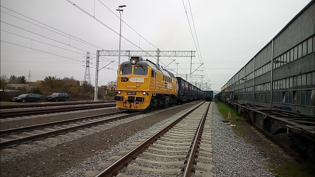1.11.2022 M62m-001 startuje z ciężkim składem Gdynia Grabówek kierunek Gdańsk EMD 645 E3