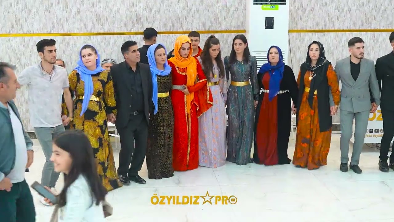 Ağar Ailesi 20.04.2025 Foto Özyildiz Beyaz Saray Viransehir