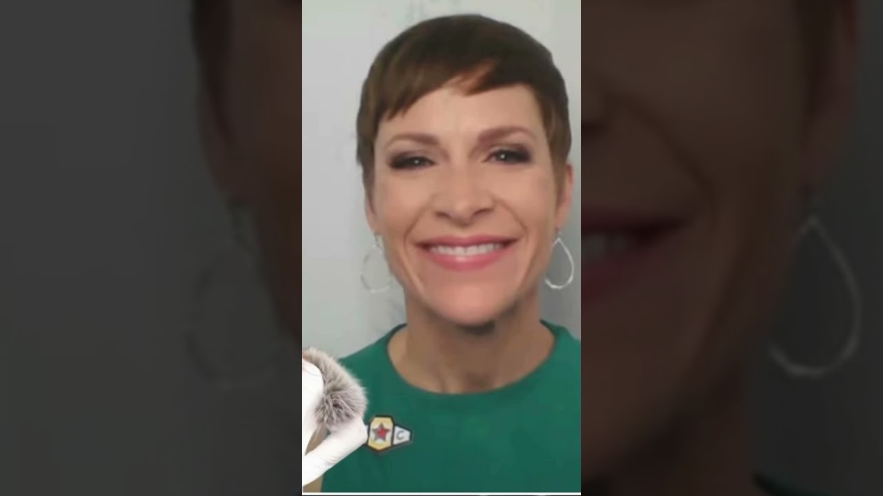 Molly Holly reacts to Trish Stratus vs Becky Lynch - says Trish is incredible