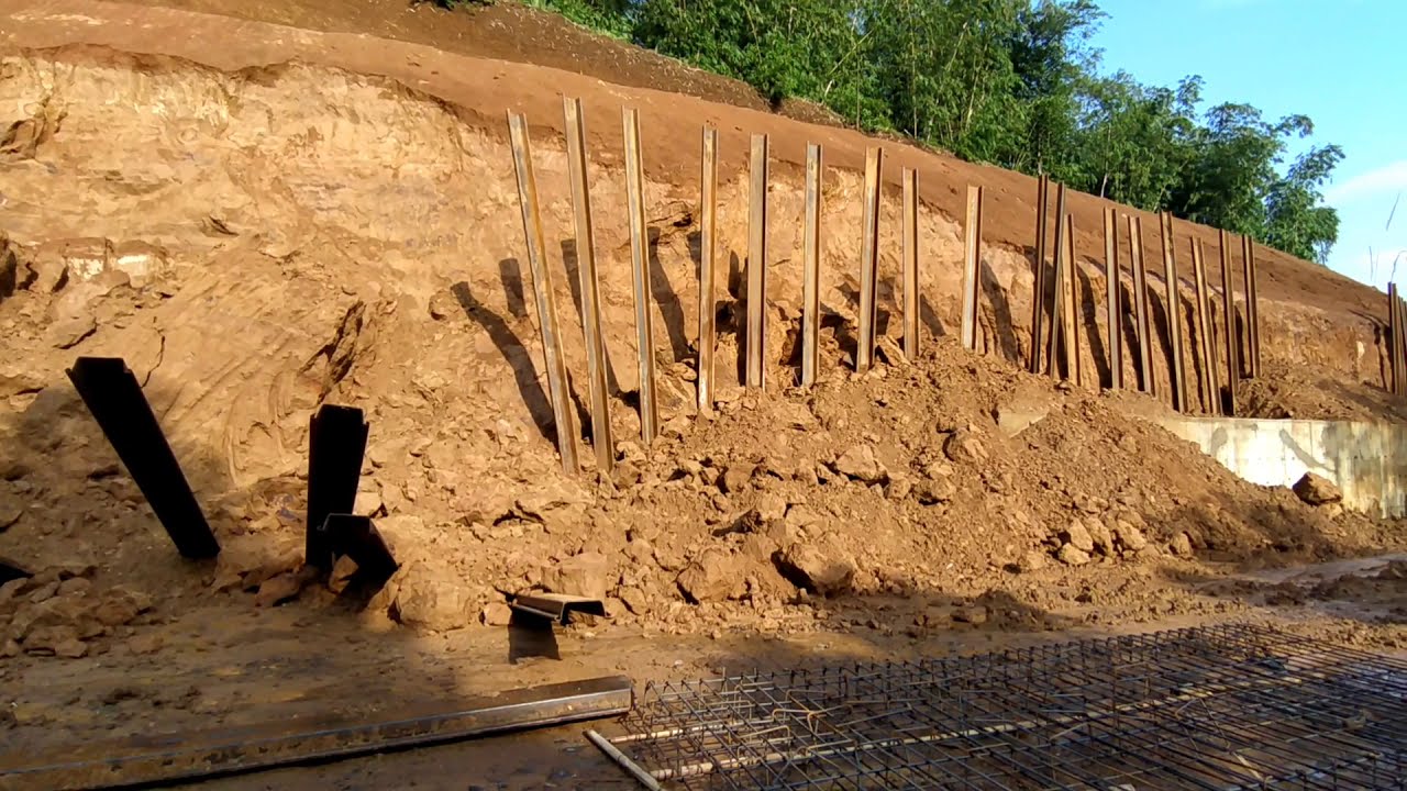 Detik-detik tebing longsor