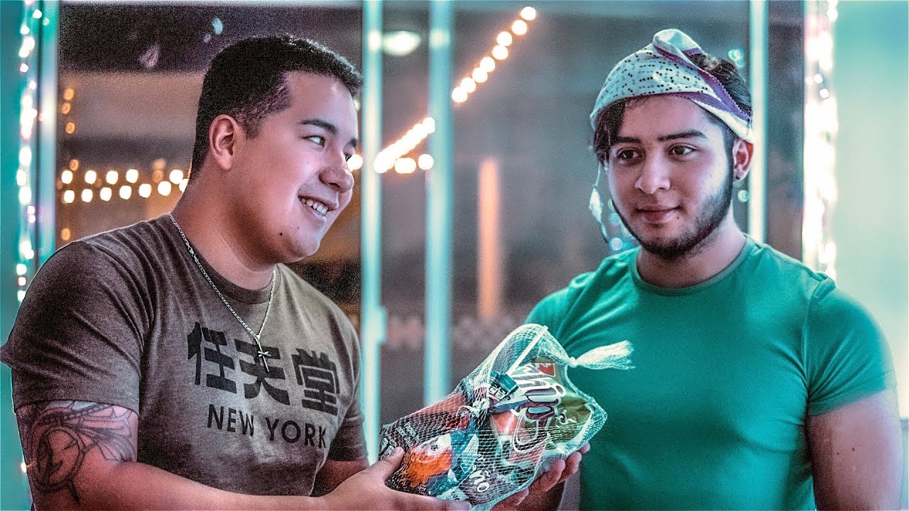 EL REGALO DE AKIM 😐
