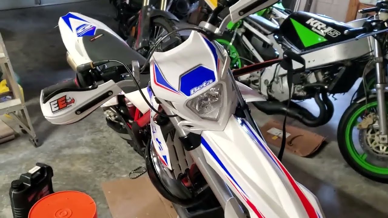 Beta 300 Xtrainer Oil Change.