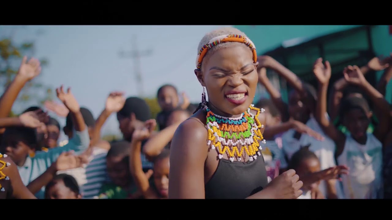 Q Twins Feat. Ntencane & Dj Tira - Laba Abantu (Official Music Video)