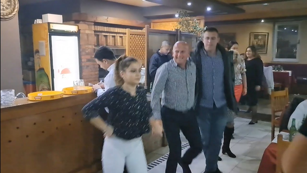 Kolo vodi najljepsa djevojka-muzika 