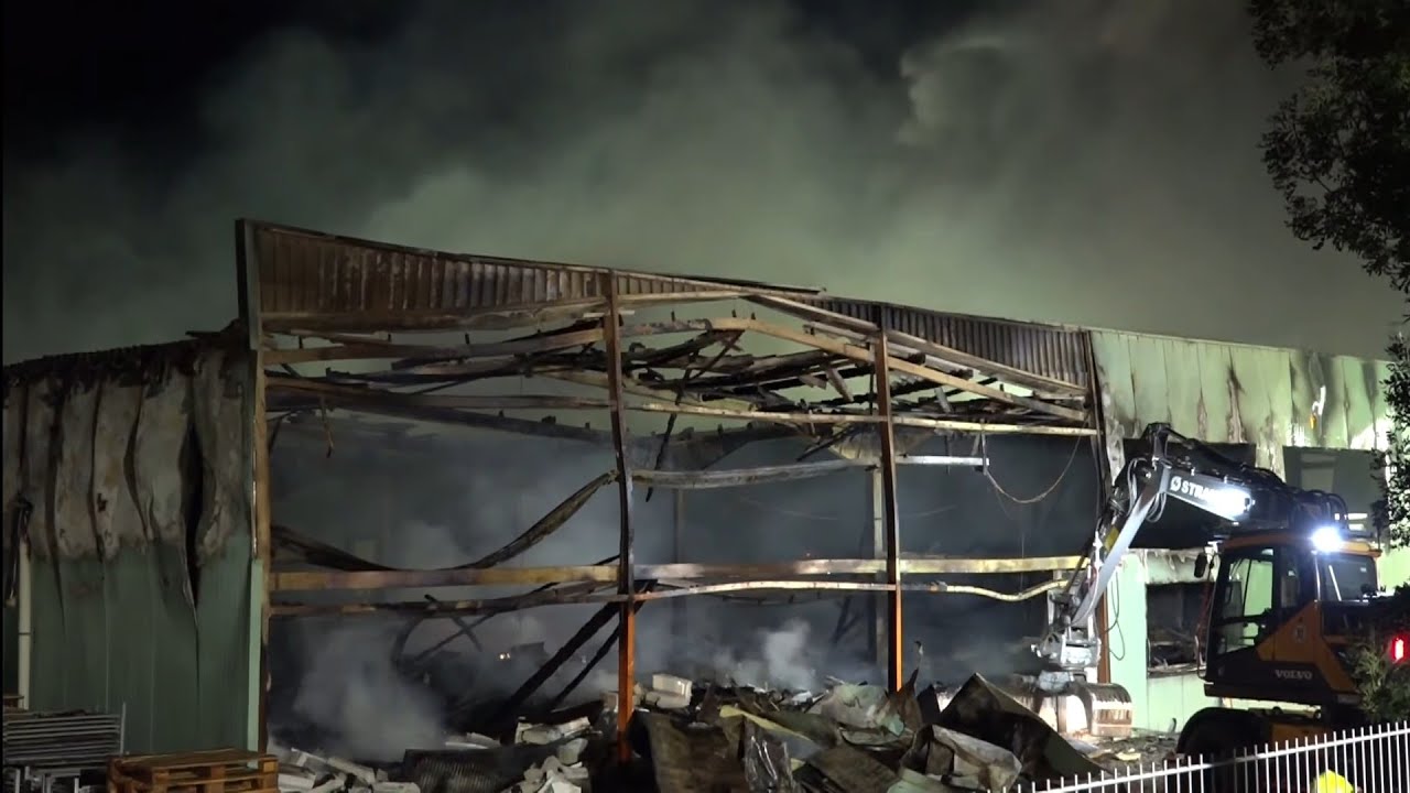 [INDUSTRIEHALLE IM VOLLBRAND] Großbrand im Kreis Borken | O-Töne | Einsatzfahrten | uvm.