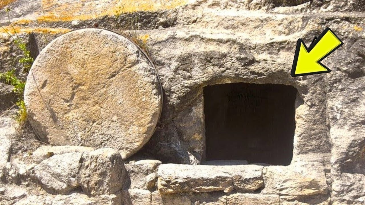 Hikers Discover Secret Tomb On Mountaintop, They Turn Pale After Seeing What Lies Inside