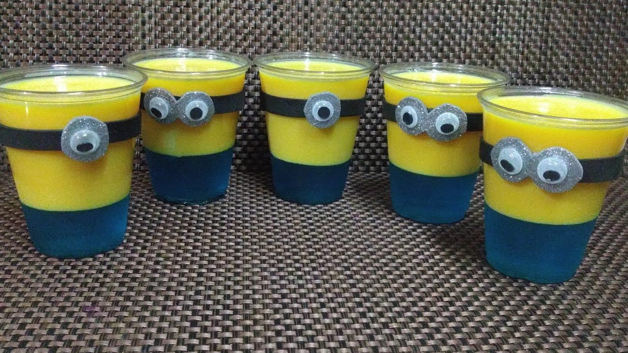 Gelatina individual de Minion para mesa de postres