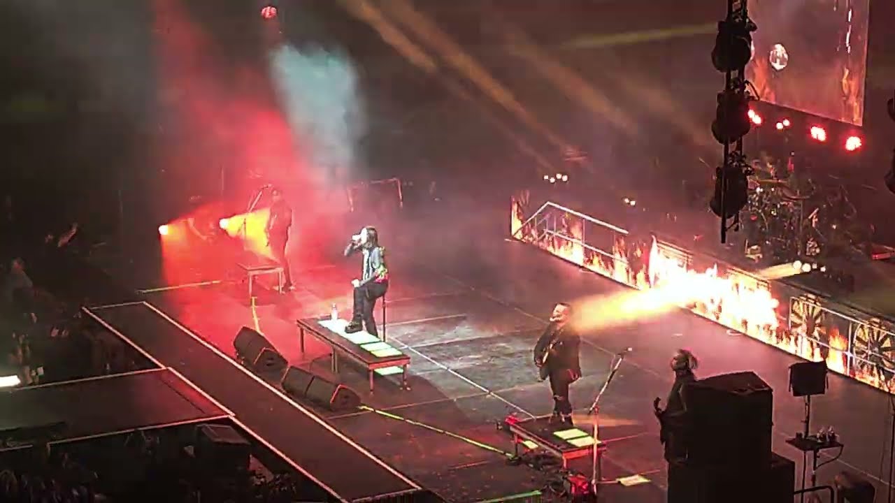 Motionless In White - burned at both ends (live) apocalypse festival 11-13-25