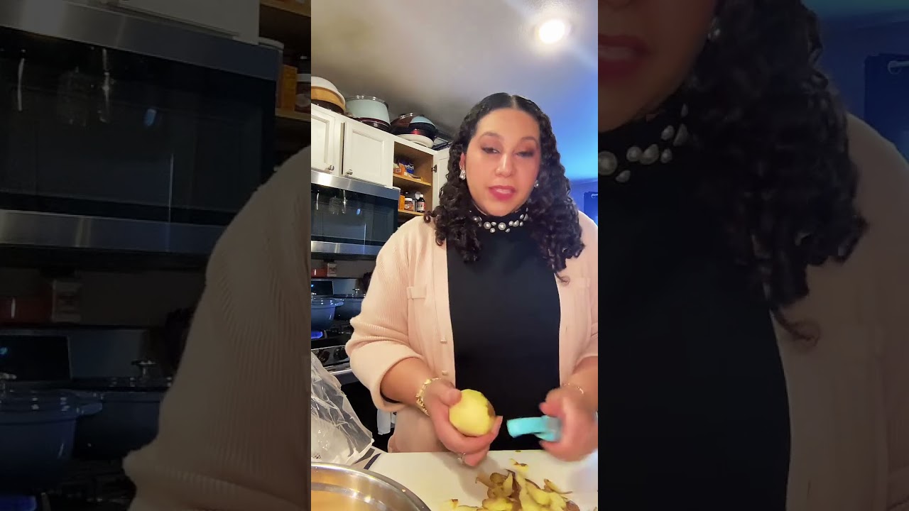 Una Hondureña haciendo Bruschetta Italiana 