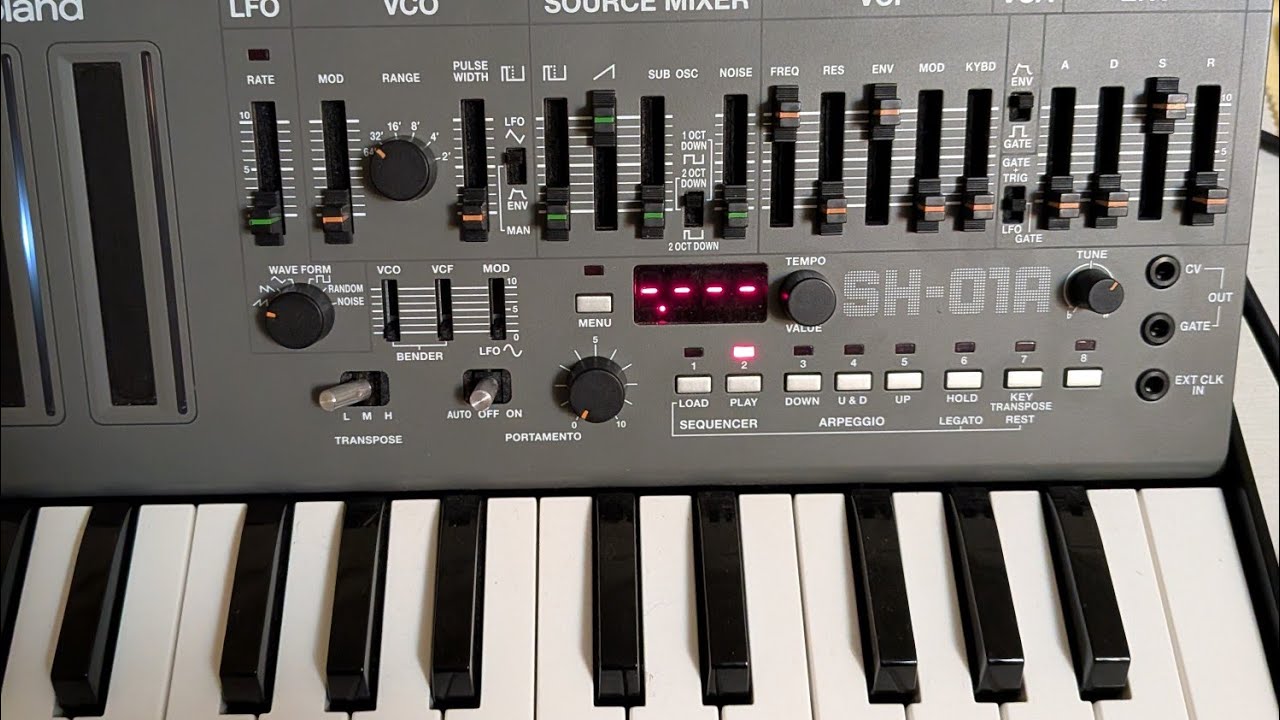 Roland SH-01a & behringer Rd 9