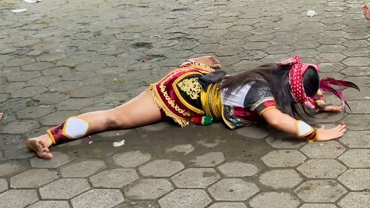 gawaat kiprah cewek kesurupan❗kuda lumping kesurupan turonggo sari budoyo