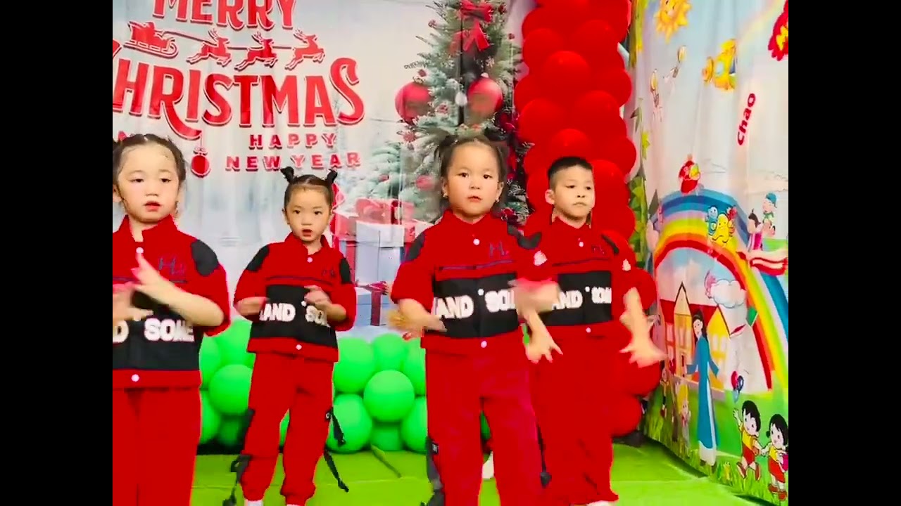 Nhảy jingle bells - Lớp Lá